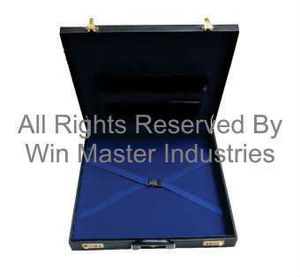 Étui en cuir véritable MM Regalia avec double serrure combinée. Dimensions internes de 43cm X 38cm X 7cm Dimensions externes - Product Image 2