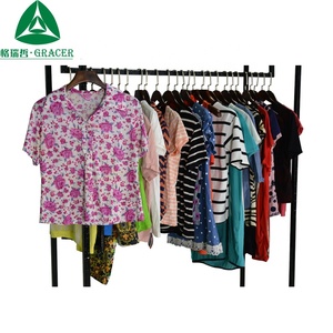 T-shirts d'été usagés mixtes pour femmes en vente Ballots de <span class=keywords><strong>vêtements</strong></span> d'occasion à bas prix - Product Image 3
