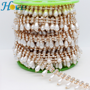 Moda Bling cristal rhinestone <span class=keywords><strong>cadena</strong></span> con blanco perla rhinestone Copa <span class=keywords><strong>CADENA</strong></span> DE <span class=keywords><strong>LA</strong></span> PERLA para <span class=keywords><strong>la</strong></span> ropa hba008 - Product Image 1