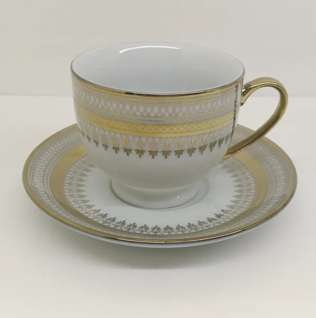 Altın bardak ve altlıklar/yüksek kaliteli toptan kahve fincan ve çay tabağı altın kaplama arapça çay bardağı seti