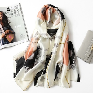 Commercio all'ingrosso basso prezzo Mix design <span class=keywords><strong>di</strong></span> servizio Infinity formato pellicola <span class=keywords><strong>di</strong></span> seta stile stampato scialli sciarpa <span class=keywords><strong>di</strong></span> seta <span class=keywords><strong>di</strong></span> <span class=keywords><strong>marca</strong></span> - Product Image 1