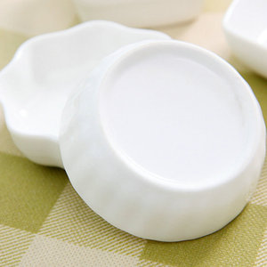 Piatto da salsa in ceramica <span class=keywords><strong>di</strong></span> <span class=keywords><strong>forma</strong></span> quadrata rotonda con fiore <span class=keywords><strong>di</strong></span> prugna <span class=keywords><strong>a</strong></span> <span class=keywords><strong>cuore</strong></span> bianco - Product Image 4