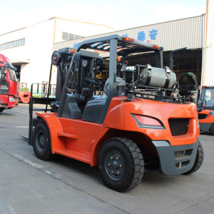 Montacargas de Gasolina/GLP de Elevación Libre Triplex Fabricado en China, 5 Toneladas, 6 Toneladas, 7 Toneladas, con Motor USA COMMINS - Product Image 3