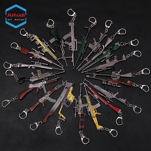 Llaveros de Mosquetón de Metal de Moda al por Mayor Bomba de Destello <span class=keywords><strong>Granada</strong></span> Arma Caja de Suministros 98K AK47 Casco Pistola Revestimiento Multicolor para - Product Image 2
