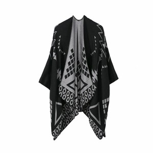 <span class=keywords><strong>Poncho</strong></span> d'hiver à carreaux en laine mérinos tricoté de qualité pour femmes - Product Image 2