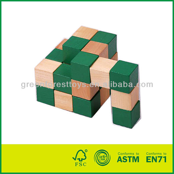 Деревянный куб змея