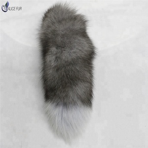 ALICEFUR Ciondolo per Borsa in <span class=keywords><strong>Pelliccia</strong></span> di <span class=keywords><strong>Volpe</strong></span> Blu Argento di Alta Qualità, <span class=keywords><strong>Pelliccia</strong></span> Naturale Grezza Spessa e Soffice per Portachiavi - Product Image 2
