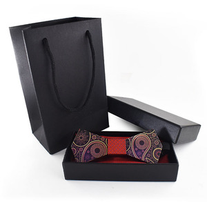 Un ensemble de 6 <span class=keywords><strong>noeud</strong></span> <span class=keywords><strong>papillon</strong></span> en <span class=keywords><strong>bois</strong></span> avec épingle à bouton de manchette carrée de poche - Product Image 1