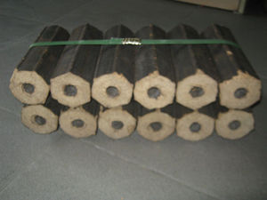 Poudre de charbon noir de sciure de bois de biomasse de briquette de riz du Vietnam pour l'agriculture - Product Image 3