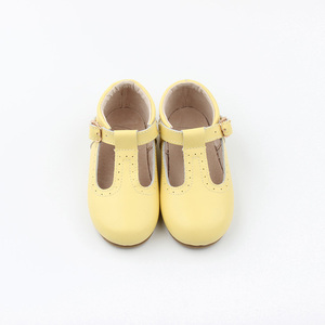 Mocassini Gialli Impermeabili in Vera Pelle con Cinturini a T per Bambina - Product Image 4