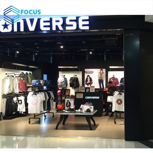 Espositore <span class=keywords><strong>per</strong></span> <span class=keywords><strong>Abbigliamento</strong></span> <span class=keywords><strong>di</strong></span> Marche Famose, Design <span class=keywords><strong>per</strong></span> <span class=keywords><strong>Negozi</strong></span> <span class=keywords><strong>di</strong></span> <span class=keywords><strong>Abbigliamento</strong></span> Maschile e Punti Vendita - Product Image 2