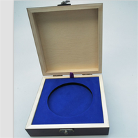 Boîte de présentation pour pièce de monnaie unique couleur noyer, avec intérieur en velours et fonction de maintien vertical