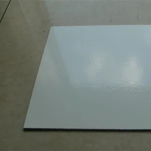 Panneaux renforcés de fibre de verre