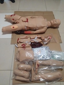 Maniquíes <span class=keywords><strong>de</strong></span> entrenamiento <span class=keywords><strong>de</strong></span> Enfermería <span class=keywords><strong>de</strong></span> traumatismos <span class=keywords><strong>de</strong></span> función completa avanzada para ciencia médica - Product Image 2