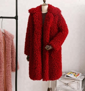 Mayorista Esponjoso Peludo Cuello <span class=keywords><strong>de</strong></span> solapa grande Abrigo largo <span class=keywords><strong>de</strong></span> <span class=keywords><strong>piel</strong></span> <span class=keywords><strong>de</strong></span> <span class=keywords><strong>cordero</strong></span> <span class=keywords><strong>de</strong></span> imitación Abrigo <span class=keywords><strong>de</strong></span> <span class=keywords><strong>piel</strong></span> <span class=keywords><strong>de</strong></span> <span class=keywords><strong>cordero</strong></span> para mujer rosa Beige, blanco - Product Image 1