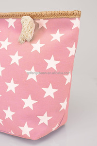 Rose et <span class=keywords><strong>Blanc</strong></span> Étoiles Impression Martin Plage Sac Avec Poignées De Corde - Product Image 2