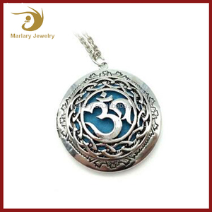 Acier inoxydable <span class=keywords><strong>OM</strong></span> Loket Pendentif Charmes <span class=keywords><strong>De</strong></span> Yoga Aromathérapie Huile Essentielle Diffuseur Collier Bijoux - Product Image 1