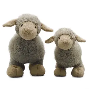 新产品可爱的小羊羔毛绒材质毛绒玩具的微笑