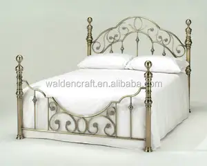 Cama de metal efeito de bronze antigo em tamanho duplo e king