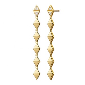 Üçgen zirkonya 18 k sarı altın küpe takı - Product Image 6