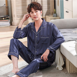 Set <span class=keywords><strong>Pigiama</strong></span> da <span class=keywords><strong>Uomo</strong></span> in Due Pezzi, Classico Tinta Unita <span class=keywords><strong>con</strong></span> Colletto Rovesciato e Maniche Lunghe in Raso, Completo da Notte in Seta - Product Image 2