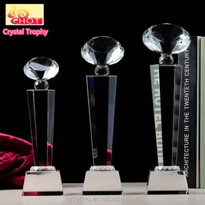 2017 Nuevo diseño de cristal agradable forma de diamante trofeo