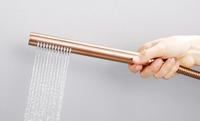 Système de douche moderne en or rose pour salle de bain avec pommeau de douche pluie et mitigeur pressurisé économe en eau