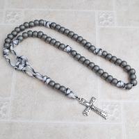 Chapelet Catholique Traditionnel Robuste en Paracorde avec Perles Métalliques Plaquées Rhodium et Cordon Ultra-Résistant