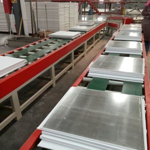 Équipement de stratification de plaques de plâtre. Ligne de production de carreaux de plafond en pvc prix des machines - Product Image 3