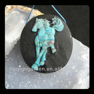 Tallada <span class=keywords><strong>crisocola</strong></span> raza Caballo y obsidiana intarsia colgante - Product Image 1
