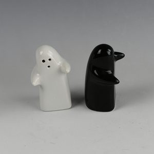 Souvenir de mariage en céramique en gros, salière et poivrière en forme de couple s'embrassant - Product Image 4