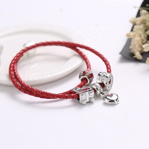MD-009 encanto <span class=keywords><strong>amor</strong></span> corazón rojo LETHER mano una buena suerte bolas pulsera - Product Image 3
