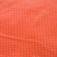 Tissu en nylon ultra-léger respirant tissé Ripstop 100% doux et lisse pour robe et vêtement de sport