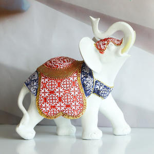 Escultura de elefante de resina para recuerdo de boda familiar - Product Image 2