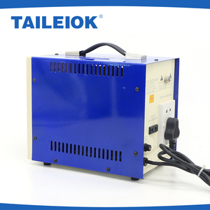 Stabilizzatore per montaggio a macchina in plastica con protezione di tensione da 2000W