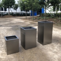 Jardinière d'intérieur et d'extérieur, jardinière carrée de grande taille en acier pour l'extérieur, jardinière en métal pour le jardin