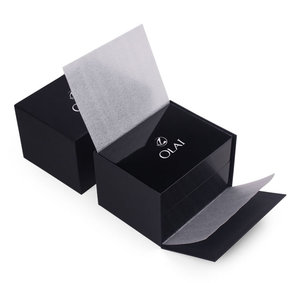 Scatola per Orologi di Lusso in Legno con Logo Personalizzato, Finitura Nera Lucida in PU, Cofanetto di Alta Gamma per Gioielli e Orologi - Product Image 5