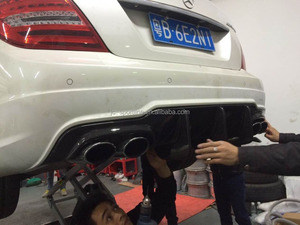 Diffuseur de pare-chocs arrière en fibre de carbone W204 C63 pour <span class=keywords><strong>Mercedes</strong></span>-Benz <span class=keywords><strong>Classe</strong></span> <span class=keywords><strong>C</strong></span> W204 C63 <span class=keywords><strong>AMG</strong></span> C300 berline sport 2012 - 2014 - Product Image 3