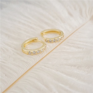 <span class=keywords><strong>Orecchini</strong></span> a Cerchio <span class=keywords><strong>Mini</strong></span> Arcobaleno in Argento 925 Gemnel, Nuovo Design per Donne, Placcati in Oro - Product Image 5