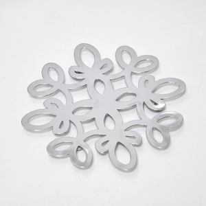 Lazo de diseño de cinta salvamanteles de hierro fundido antiguo - Product Image 1