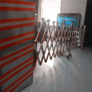 Genişletilebilir paslanmaz çelik 201 bariyer kapısı tekerlekler ile hazır ürünler mevcut - Product Image 6