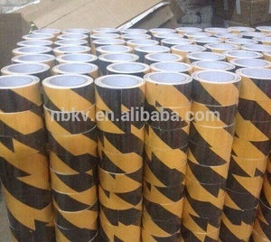 Chất lượng cao 80 # Grit chống trượt an toàn Băng Tùy chỉnh không thấm nước màu đen PVC vật nuôi 1mm Dung môi một mặt Acrylic cho mặt nạ - Product Image 6