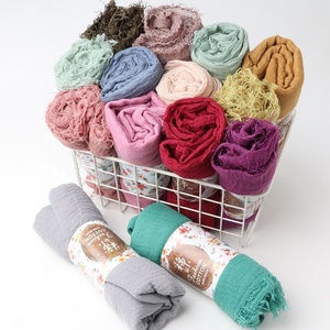 Hijab en crèpe de coton pour les femmes musulmanes, châle froissé, de style islamique, doux et long, premium, 70 couleurs, en vogue - Product Image 1