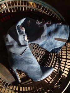 Fabrika Fiyat Yüksek Kalite Ripped Jeans Diz Çizmeler Sivri Burun Yüksek Topuk Kadın Çizmeler 2018 - Product Image 4
