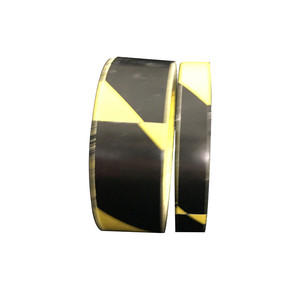 Ruban adhésif <span class=keywords><strong>vinyle</strong></span> industriel 3M 5702 en <span class=keywords><strong>rouleau</strong></span> <span class=keywords><strong>jumbo</strong></span>, haute visibilité, avertissement de danger, pour découpe sur mesure - Product Image 5