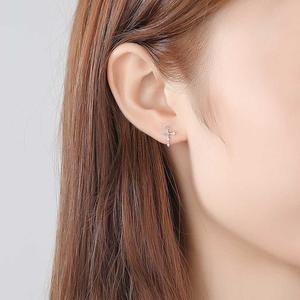 CZCITY Boucles <span class=keywords><strong>d</strong></span>'oreilles <span class=keywords><strong>en</strong></span> argent sterling 925 pour femmes, boucles <span class=keywords><strong>d</strong></span>'oreilles <span class=keywords><strong>en</strong></span> <span class=keywords><strong>forme</strong></span> <span class=keywords><strong>de</strong></span> <span class=keywords><strong>croix</strong></span>, bijoux fins - Product Image 3