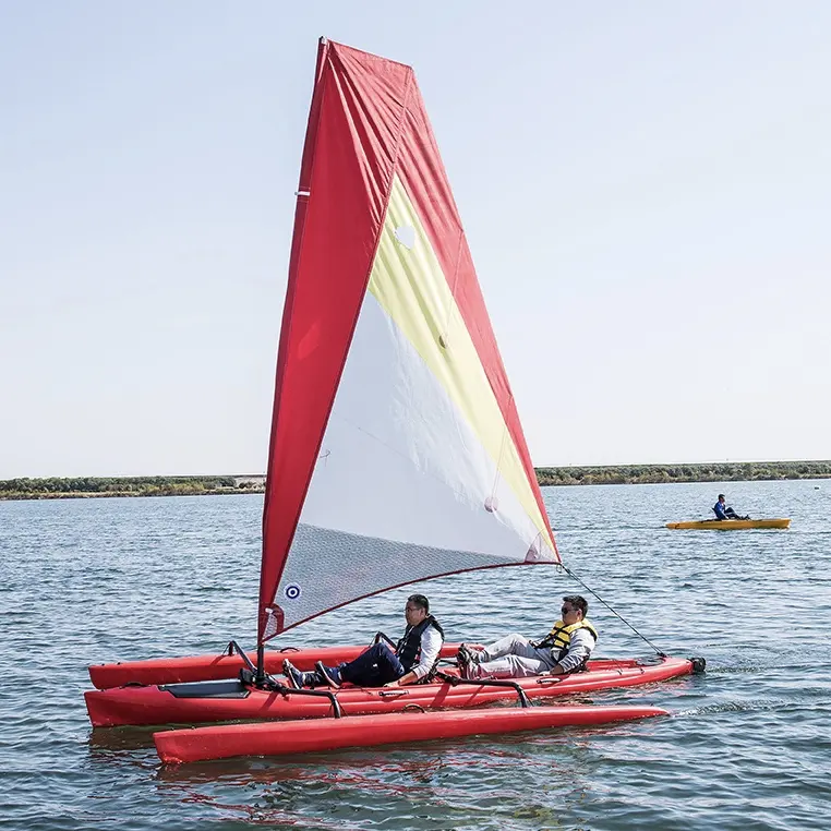 Kayak a vela a doppio pedale