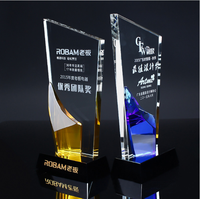 Trophée en cristal de style le plus récent, prix en cristal personnalisés, plaque en cristal fantaisie avec logo gravé