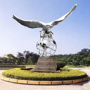 Scultura Decorativa Moderna per Esterni in <span class=keywords><strong>Acciaio</strong></span> Inossidabile Placcato Argento con <span class=keywords><strong>Aquila</strong></span> e Terra, Colore Personalizzabile - Product Image 1