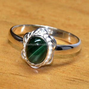 Bague en argent sterling 925 à la mode pour femme Ensemble de pierres précieuses Malachite Cab ovale Lunette classique Bague de lunette classique plaquée argent - Product Image 1
